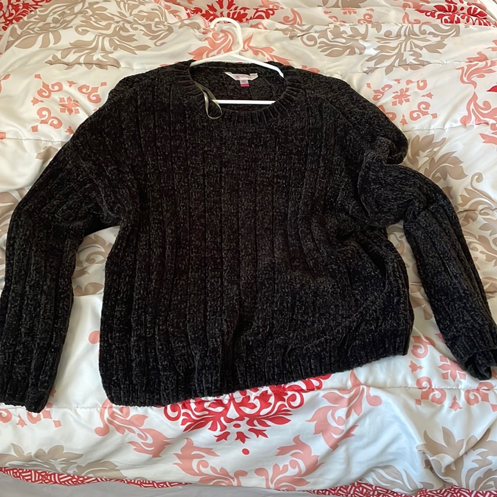 Lg black long sleeve sweater/top